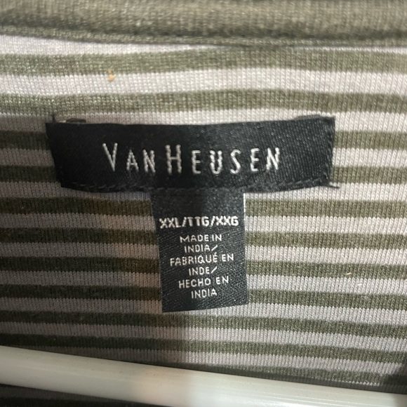 Men’s Gray VNeck with zipper Sweater - Picture 2 of 3